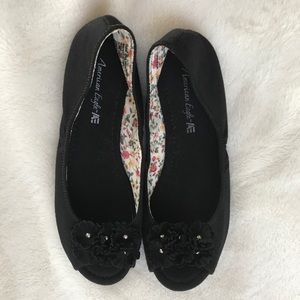 AE Black Open Toe Flats  with Flowers🖤🥿 NWT